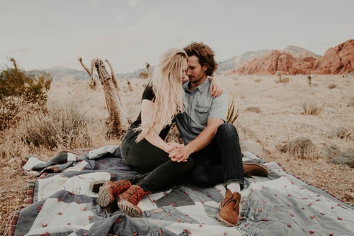 Idei foto de toamnă pentru Instagram - un picnic pentru un cuplu de îndrăgostiți